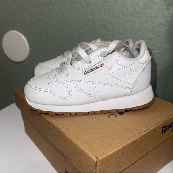 All White Reebok Classic Leather Shoes - Infant - Size 6 - Picture 3 of 5